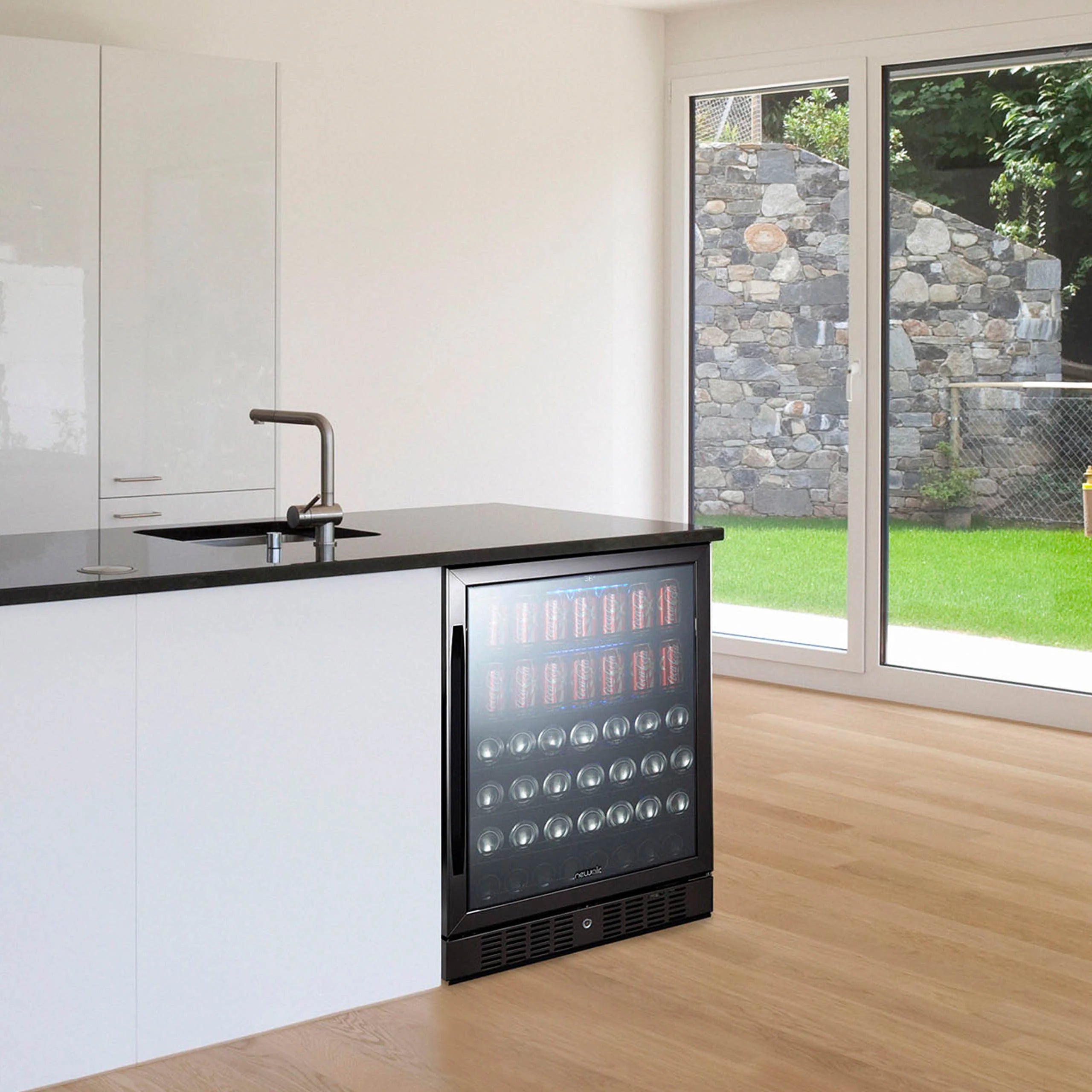 2025 Refrigerador Empotrable Newair® de 177 Latas – 24” – Acero Inoxidable Negro