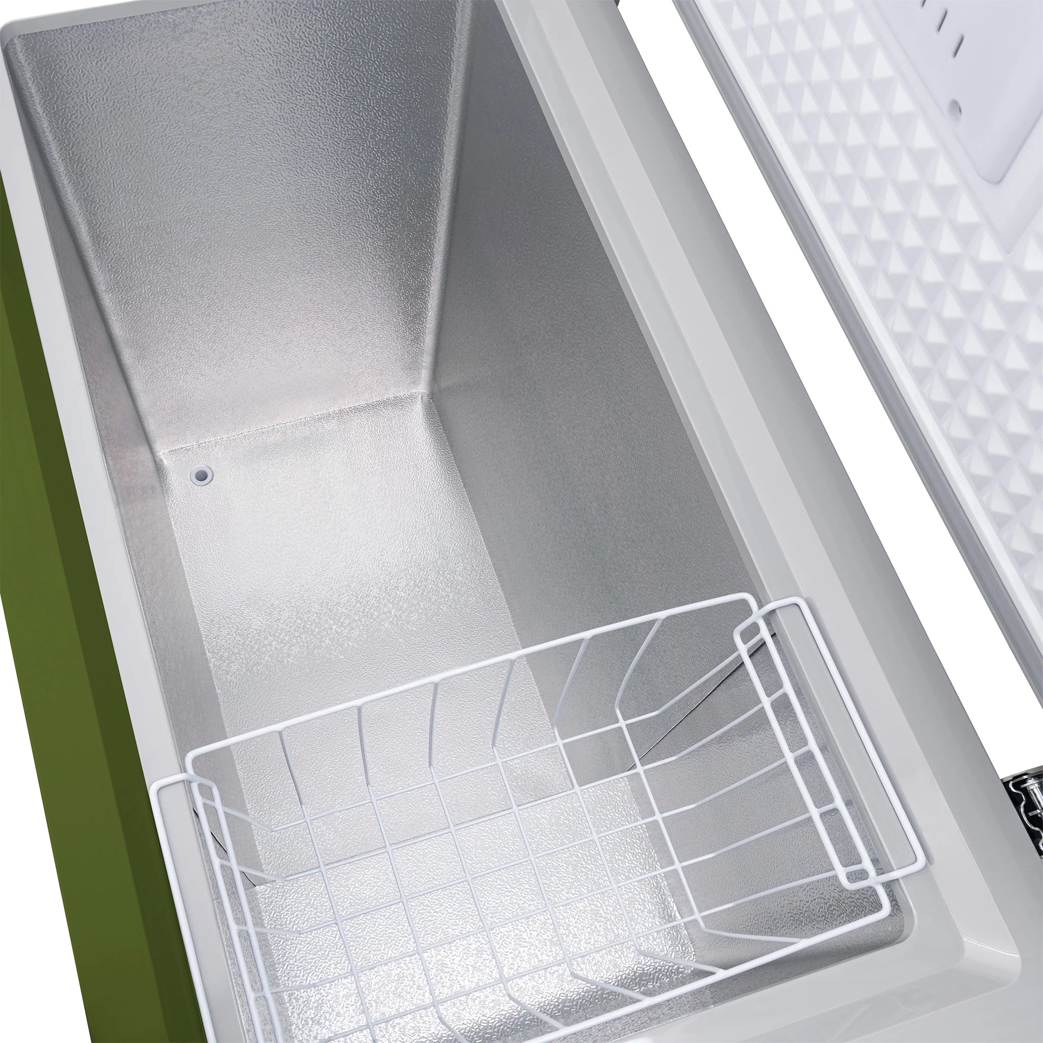 2025 Congelador Vertical Compacto Newair – 6,7 pies³ – Verde Militar