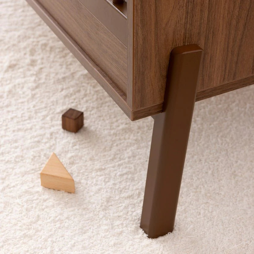 2025 Cuna Quax colección Ashi – Marrón castaña | Elegancia atemporal y diseño minimalista | Altura ajustable (30/45/60 cm) | Haya certificada FSC | Incluye somier de lamas, sin colchón