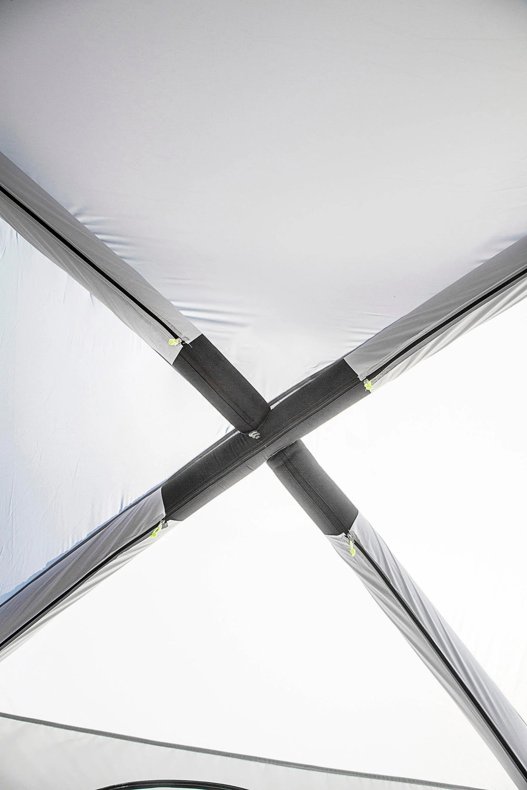 2025 Toldo hinchable para furgoneta Trouper 2.0 – A.I.R. Tech, mosquiteras, suelo cosido, ventilación en el techo