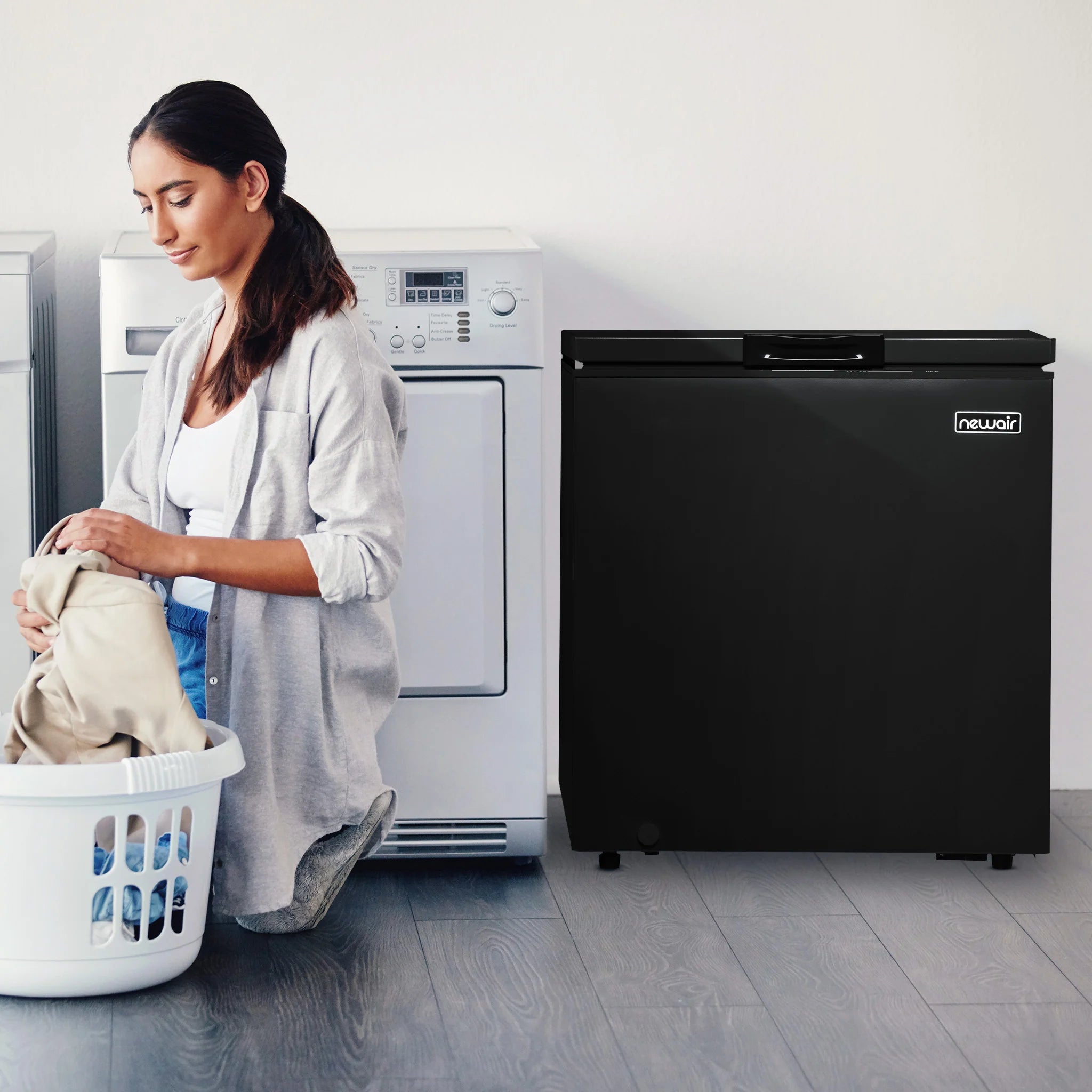 2025 Congelador Horizontal Mini-Profunfo Newair – 5 pies³ – Negro