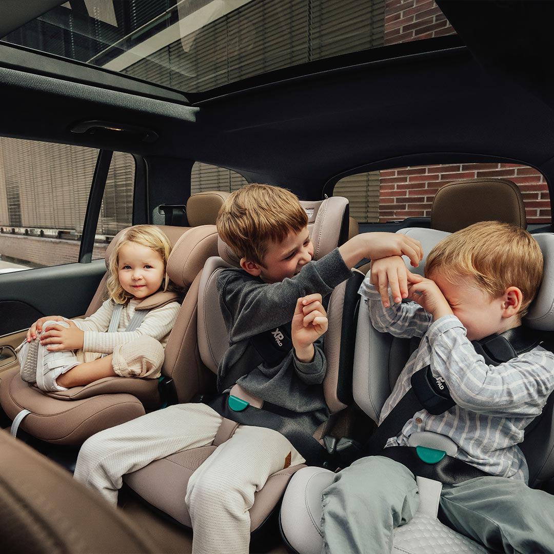 Silla de coche Britax Römer Kidfix i-Size Pro -Espacio negro-Clásico