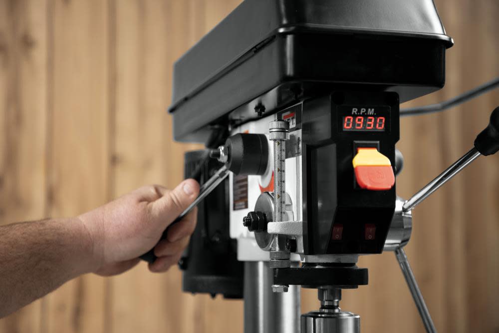 2025 Taladro de Banco de 12" con Pantalla Digital (DRO)