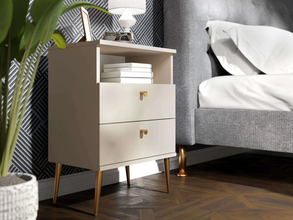 Mesita de noche Elyria con diseño elegante en beige, tiradores metálicos, 50 cm