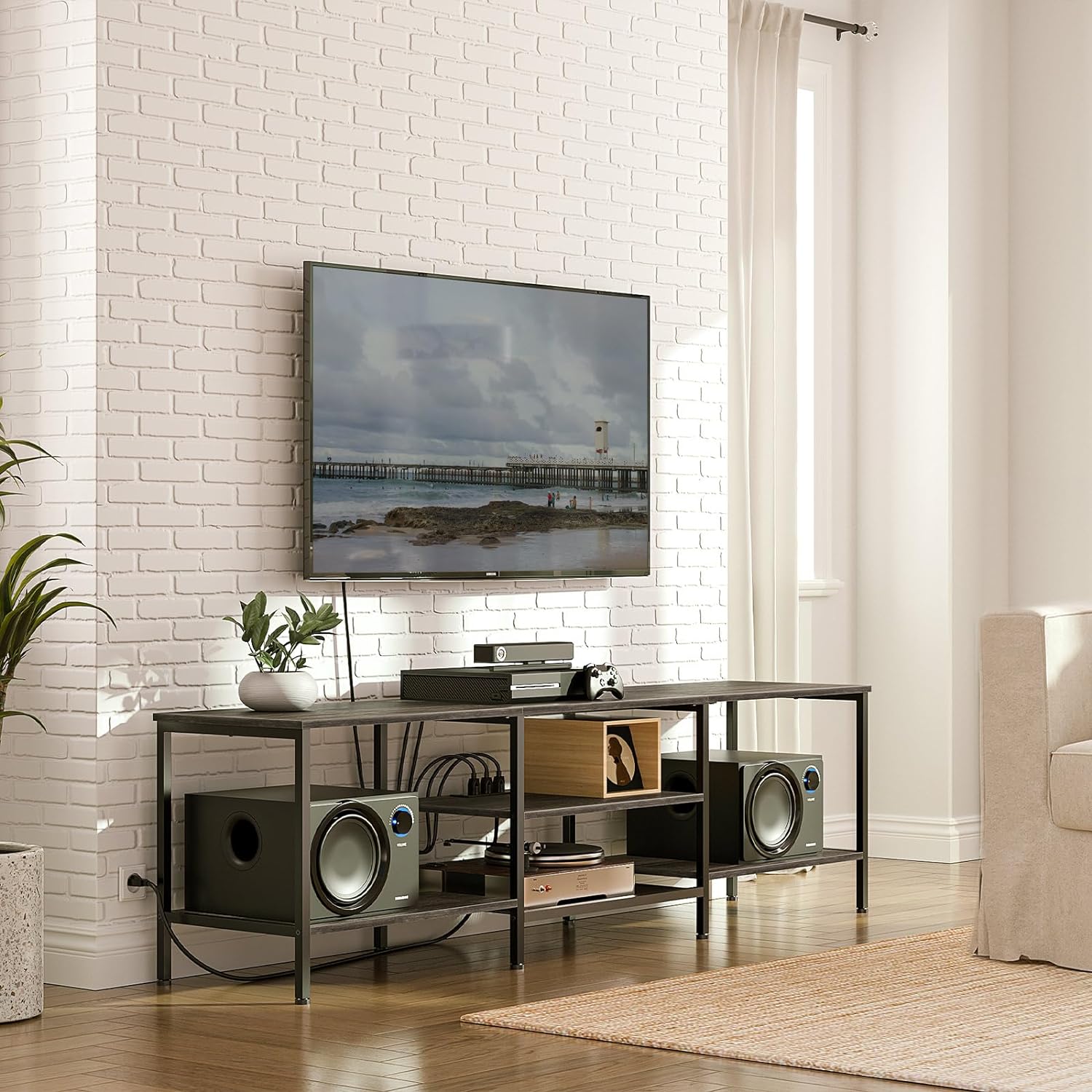 Mueble para TV con Enchufes Integrados para TVs de hasta 75 Pulgadas, Mesa Consola con Estantes Abiertos, Centro de Entretenimiento Industrial para Sala o Dormitorio, Color Marrón Rústico y Negro BF60DS01