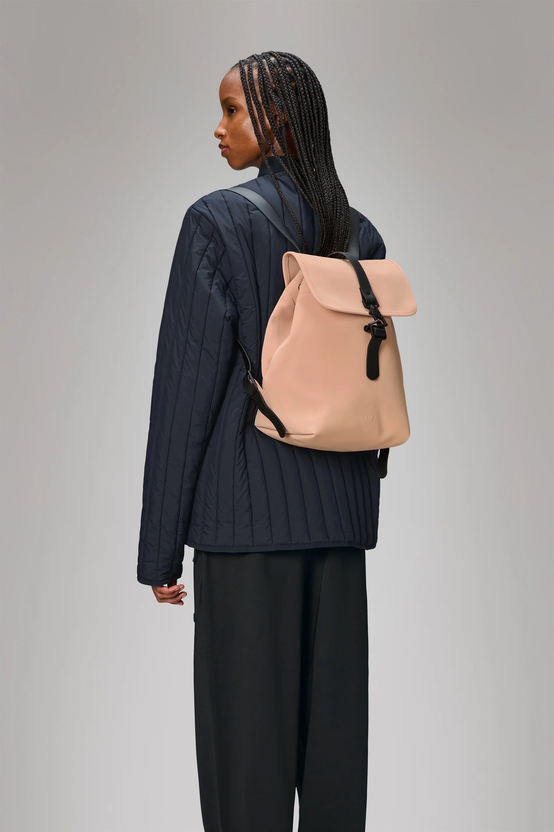 2025 Bucket Backpack – Mochila Retro Repelente al Agua con Cierre de Cordón – Tejido PU – Gran Compartimento Principal y Bolsillo Trasero – Diseño Minimalista